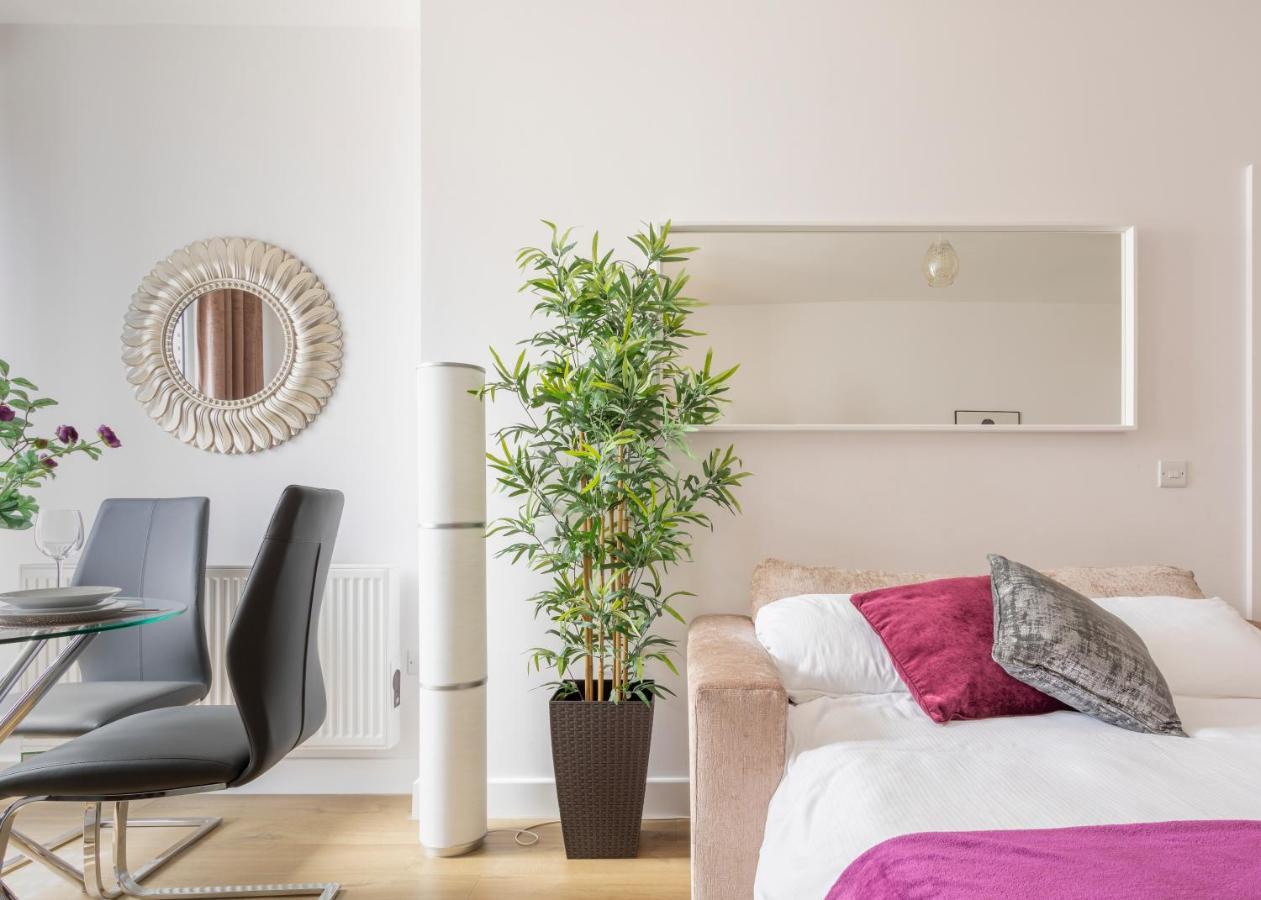 1 Bed Apartment - Redhill Central, Surrey, Gatwick #3 Εξωτερικό φωτογραφία